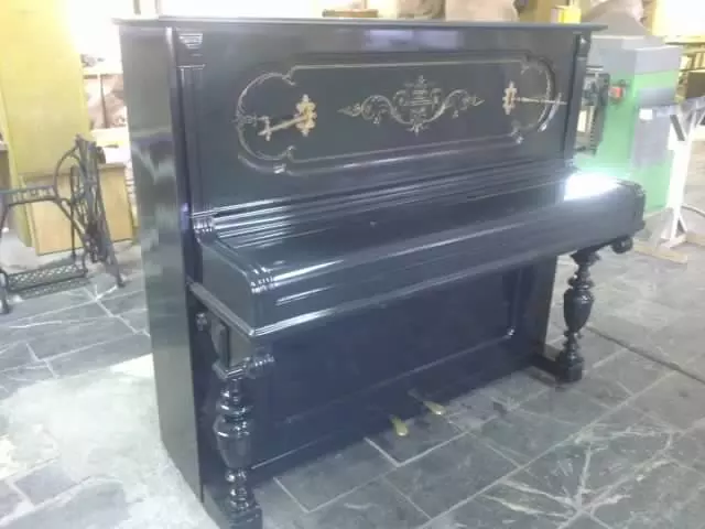 Черный глянец - Реставрация пианино, рояля и фортепиано в Москве